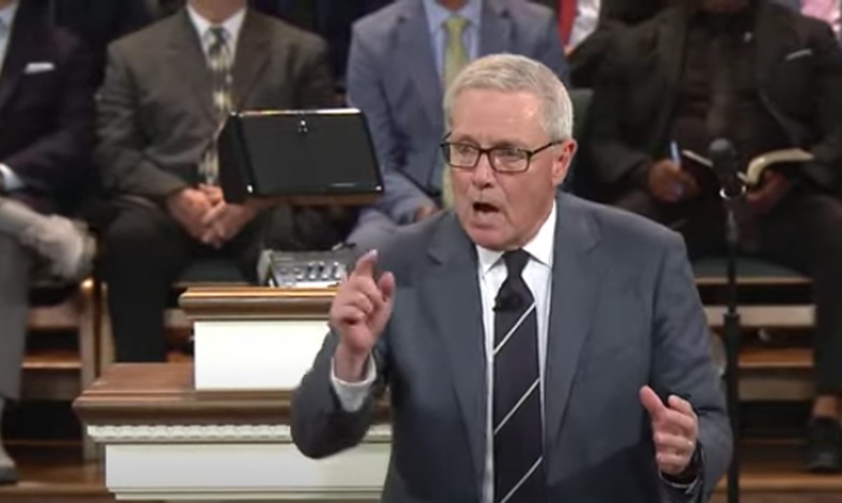 North Carolina pastor calls Trump’s ‘God Bless the USA’  Bible ‘blasphemous’ in viral sermon post thumbnail image