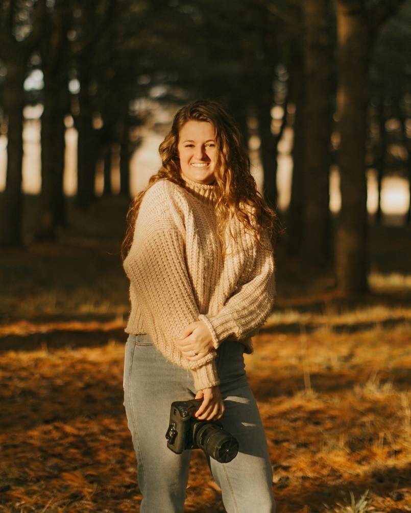 Christian photographer’s lawsuit against law forcing her to work gay weddings revived post thumbnail image